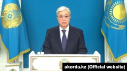 El presidente kazajo Qasym-Zhomart Toqaev destituyó al gobierno y declaró el estado de emergencia en todo el país el 5 de enero.