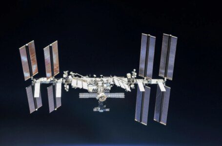 A pesar de las tensiones con Rusia, Estados Unidos apoya la prolongación de las operaciones de la ISS hasta 2030