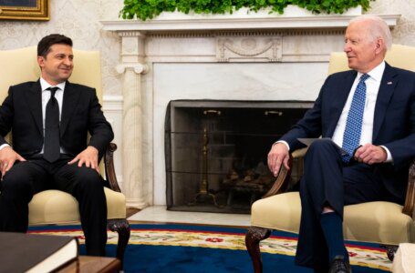 Biden y Zelenskiy hablarán por teléfono mientras Estados Unidos se prepara para una serie de conversaciones con Rusia