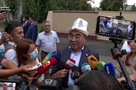 Funcionarios kirguises niegan haber retirado los cargos contra el ex presidente Akaev