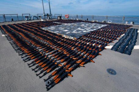 La Armada de EE.UU. incauta armas ilícitas en un buque en el Mar de Arabia del Norte