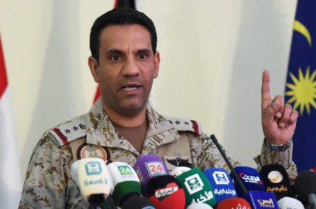 La coalición liderada por Arabia Saudí acusa a Irán y a Hezbolá de ayudar a los rebeldes hutíes de Yemen