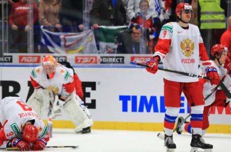 Los equipos juveniles de hockey rusos y checos son retirados del vuelo tras los incidentes