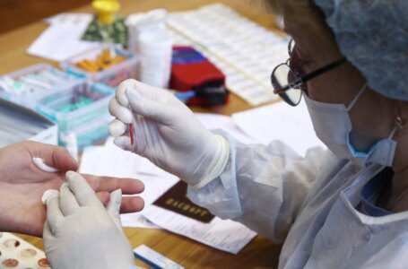 Rusia pone en marcha los exámenes médicos obligatorios para los extranjeros