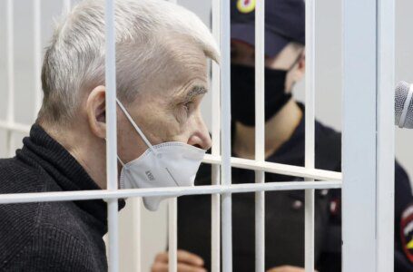 Un tribunal ruso eleva la condena del historiador Dimitriyev a 15 años por los cargos que niega