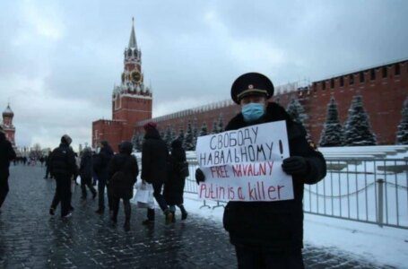 Detenido un policía jubilado de Moscú por organizar una protesta descarada en la Plaza Roja