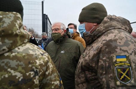 La UE insta a los diplomáticos no esenciales a abandonar Kiev