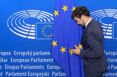 Los eurodiputados escuchan el testimonio de las víctimas del espionaje de Pegasus