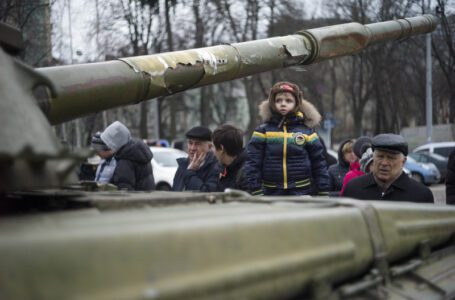 Los líderes de la UE amenazan con sanciones en medio de los bombardeos en Ucrania