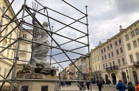 Lviv, una joya arquitectónica, se prepara para las bombas rusas