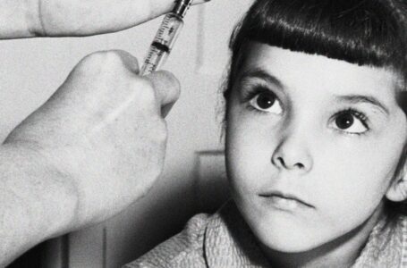 Vacunar a los niños nunca ha sido fácil