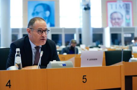 El jefe de Frontex presenta su dimisión
