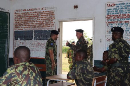 La UE estudia reforzar las fuerzas armadas de Ruanda en Mozambique