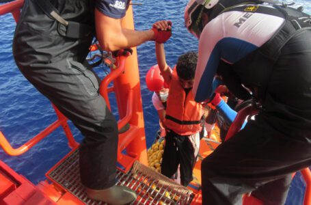 Los dirigentes de la UE repiten viejas ideas para salvar las vidas de los migrantes en el mar