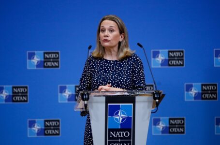 El embajador de Estados Unidos en la OTAN: La nueva estrategia para China es un “gran problema