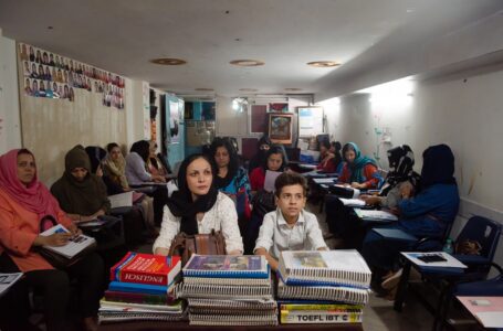 En la India, los refugiados afganos buscan asilo y educación