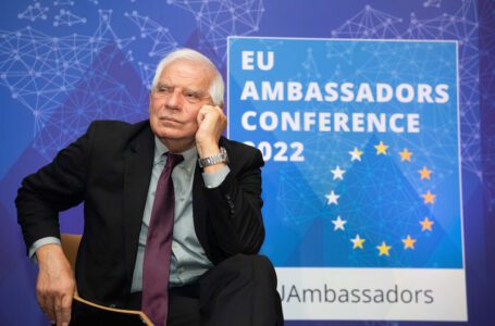 Borrell recibe una pensión del fondo de los eurodiputados destinado al rescate de los contribuyentes