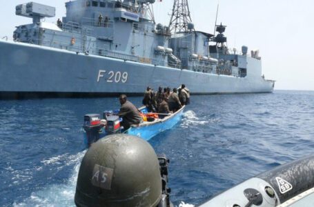 Las armadas europeas deben permanecer en las rutas comerciales de Suez, advierten los diplomáticos de la UE