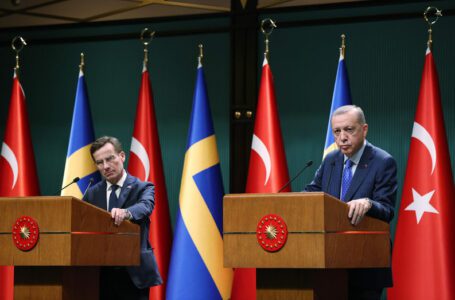 Erdoğan a Suecia: Extraditar al director del periódico, o no a la OTAN