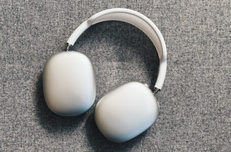 Análisis de los AirPods Max: Dos años después los auriculares aguantan