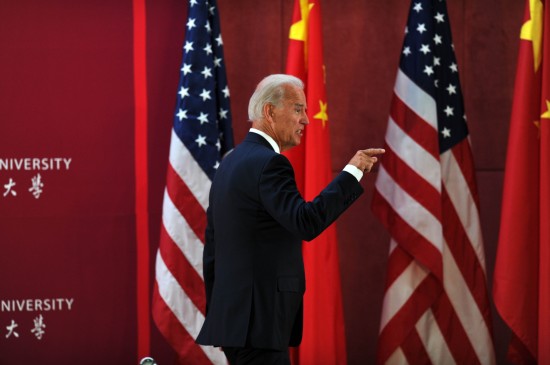 El vicepresidente estadounidense Joe Biden da una conferencia en la Universidad de Sichuan durante su visita a Chengdu, China, el 21 de agosto de 2011.