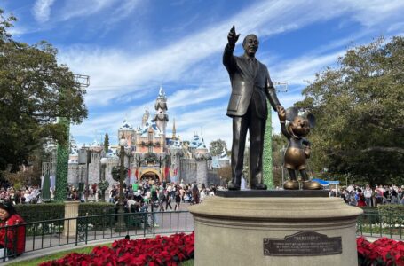 Disneylandia da un recordatorio de civismo tras hacerse virales las reyertas entre visitantes