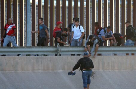 El Supremo rechaza levantar la norma de la era Trump en la frontera sur