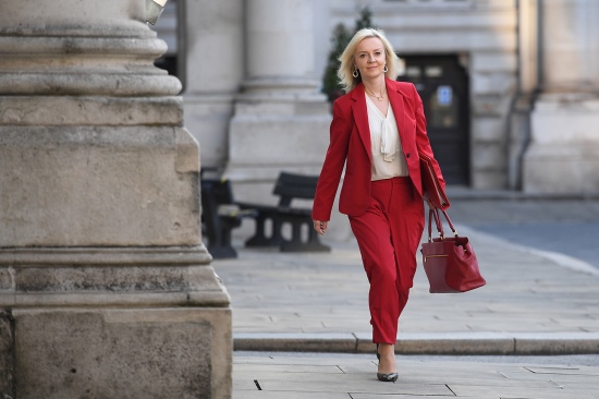 Elizabeth Truss llega a una reunión del gabinete.