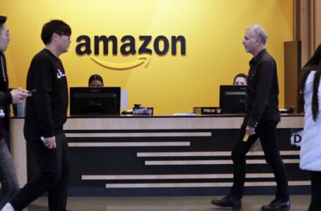 Amazon inicia una ronda de recortes de empleo que afectará a 18.000 personas