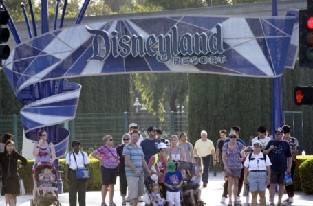 Disneylandia planea mantener sus puertas abiertas durante las vacaciones