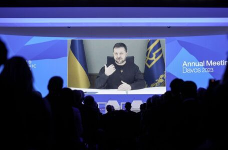 En Davos, el ucraniano Zelensky pide más ayuda contra Rusia