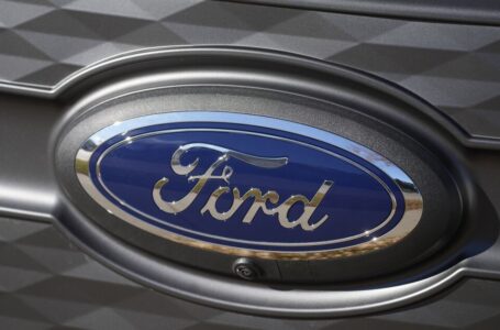 Ford retira casi 383.000 SUV para solucionar el problema de la cámara de marcha atrás