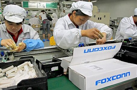 Foxconn sustituye al jefe de negocio del iPhone tras los problemas de la fábrica