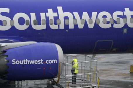 Historia de dos aerolíneas: Grandes beneficios en American, pérdidas en Southwest