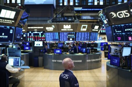 Wall Street cierra una fuerte semana de caídas en las bolsas