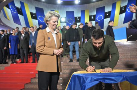 Altos funcionarios de la UE muestran su solidaridad con Ucrania en un arriesgado viaje