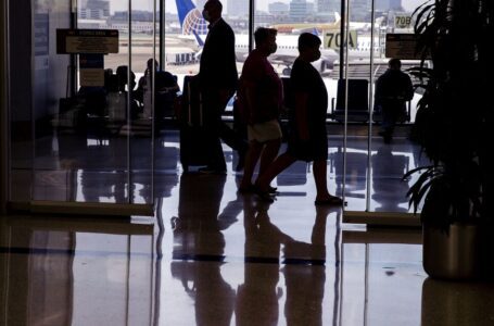 Un apagón en el aeropuerto de Los Ángeles paraliza los controles de seguridad y retrasa los vuelos