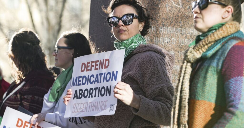 La píldora abortiva más utilizada en EE.UU., amenazada por un caso en Texas