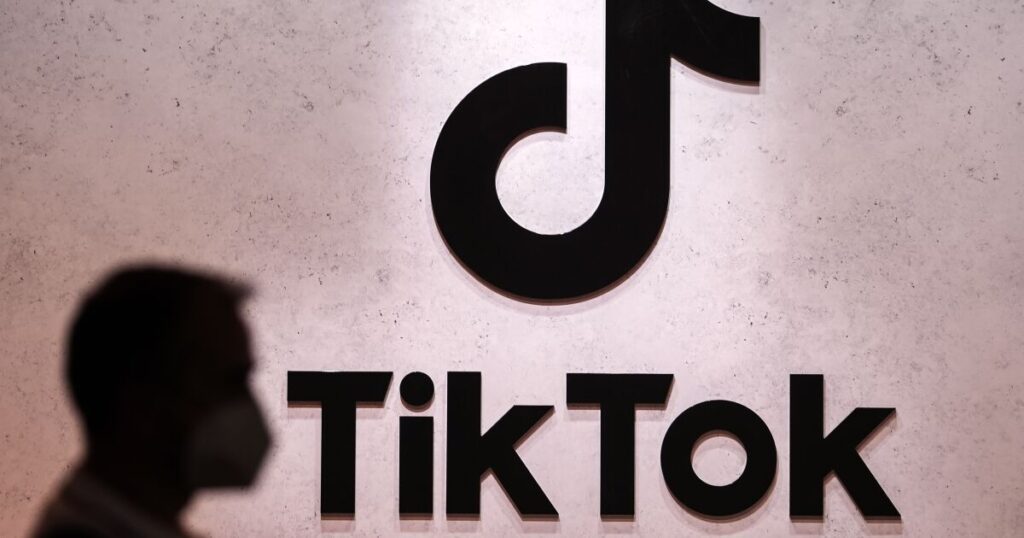 Los propietarios chinos de TikTok deben vender sus participaciones o enfrentarse a la prohibición de Estados Unidos, según las autoridades estadounidenses
