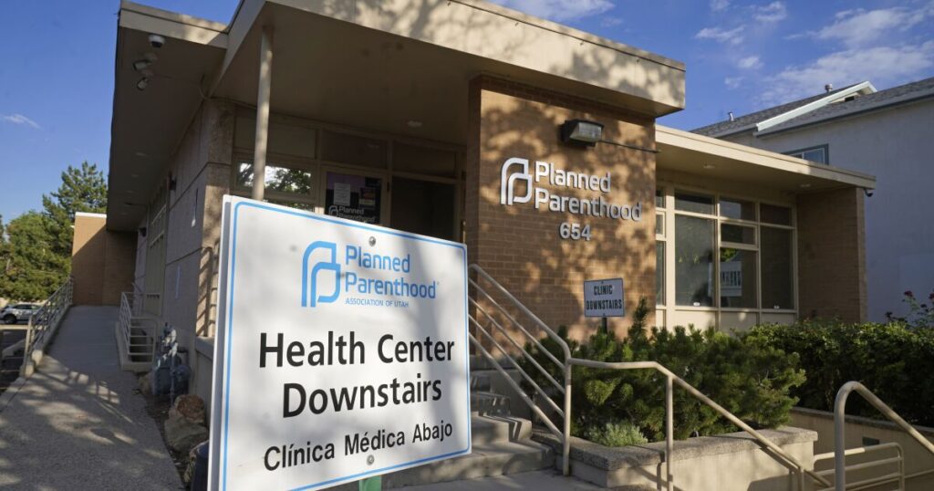Utah prohíbe las clínicas abortistas en una oleada de restricciones post-Roe