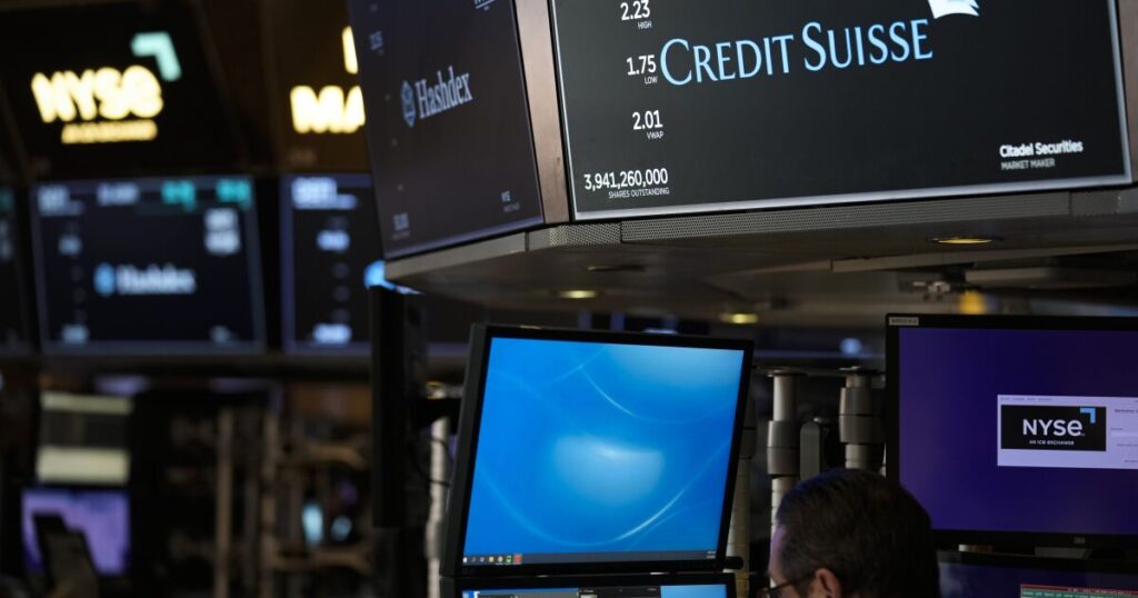 Wall Street se estabiliza, aunque los bancos más pequeños siguen cayendo