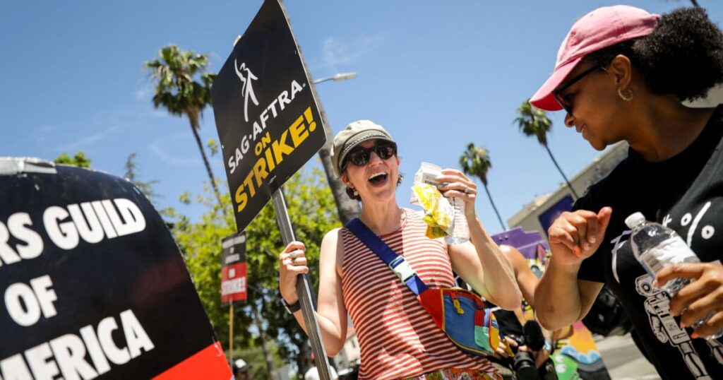 Las huelgas de actores y guionistas del SAG traen la revolución a Hollywood