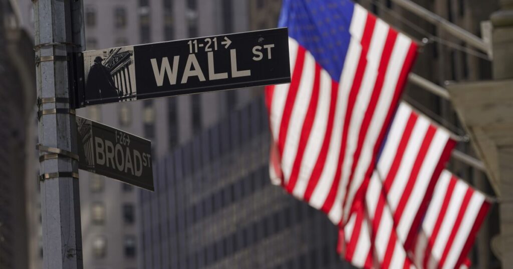 Wall Street sube antes de informes de ganancias y reunión de la Fed
